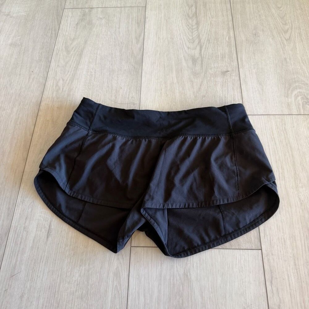 Lululemon women’s black shorts size 4 (B)